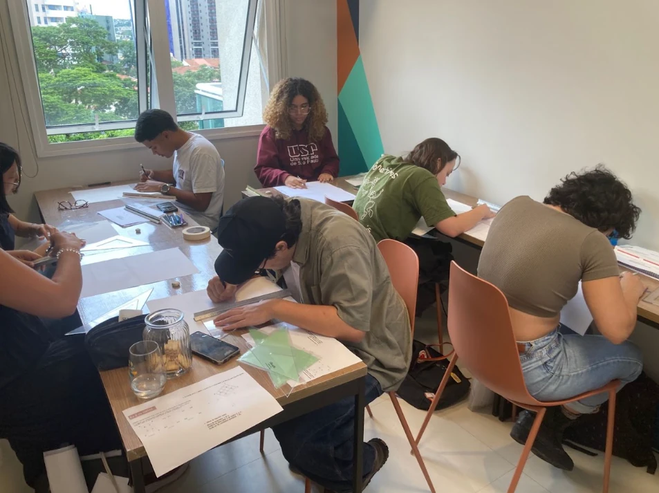Turma da Cronos Educ em aula presencial
